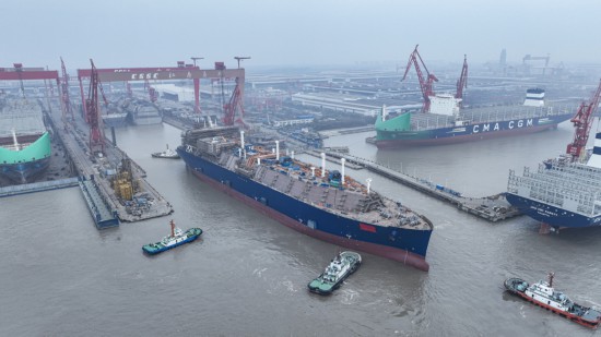 四船同坞并建首现上海并将成为常态沪东中华大型LNG船建造加速